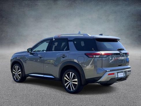 Used 2024 Nissan Pathfinder Platinum w/ Cargo Package FWD image 4