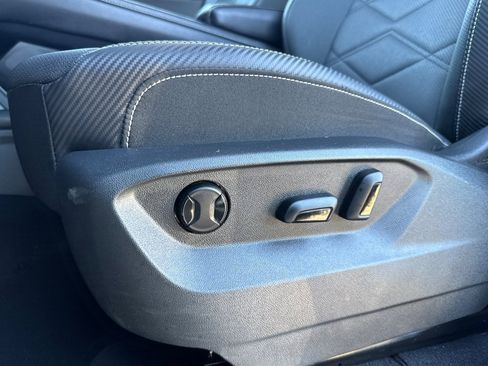 Used 2025 Volkswagen Atlas Cross Sport SE image 13