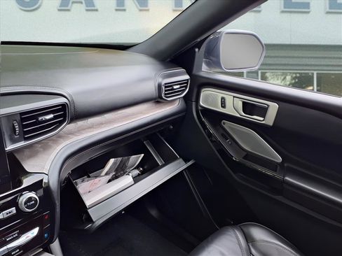 Used 2023 Ford Explorer Platinum w/ Technology Package image 21