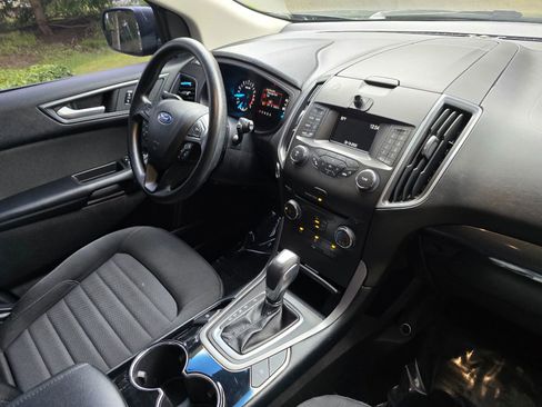 Used 2018 Ford Edge SE image 11