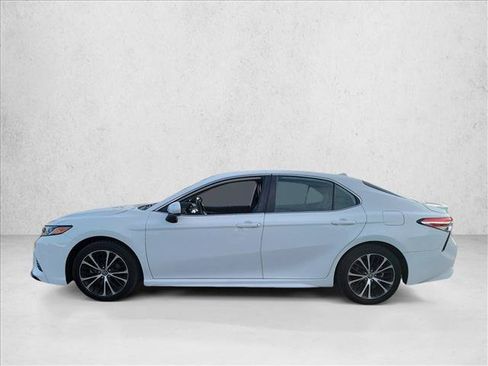 Used 2020 Toyota Camry SE w/ Carpet Mat Package FWD image 8