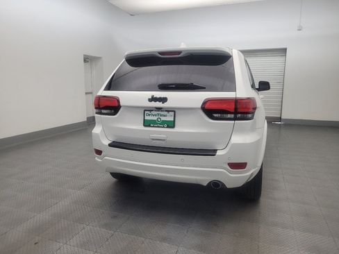 Used 2018 Jeep Grand Cherokee Altitude RWD image 7