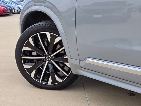 Used 2025 Volvo XC90 B6 Plus AWD/4WD image 32