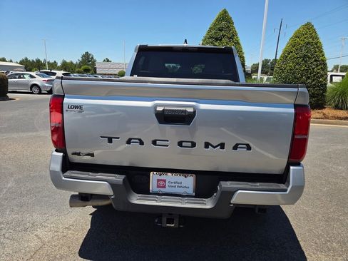 Certified 2024 Toyota Tacoma SR5 AWD/4WD image 10
