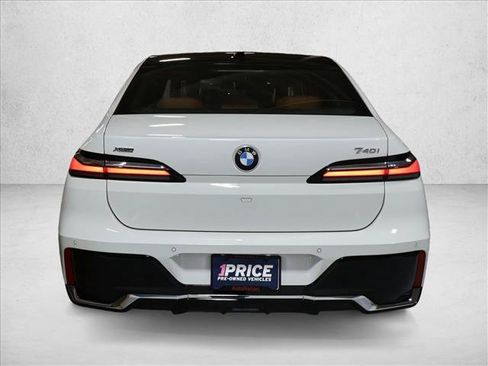 Used 2025 BMW 740i xDrive w/ Premium Package AWD/4WD image 9