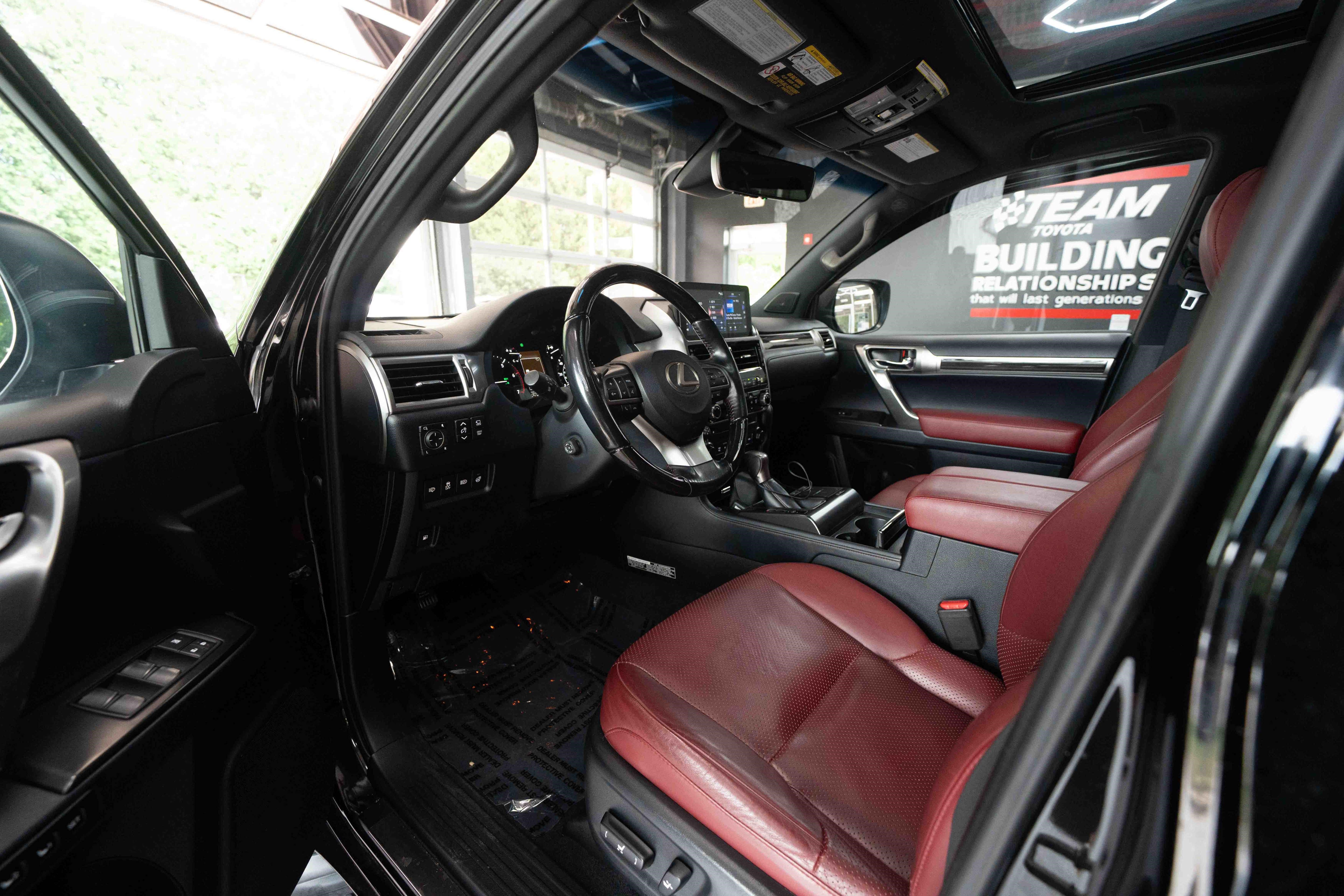 Used 2023 Lexus GX 460 Luxury w/ Sport Design Package AWD/4WD image 8
