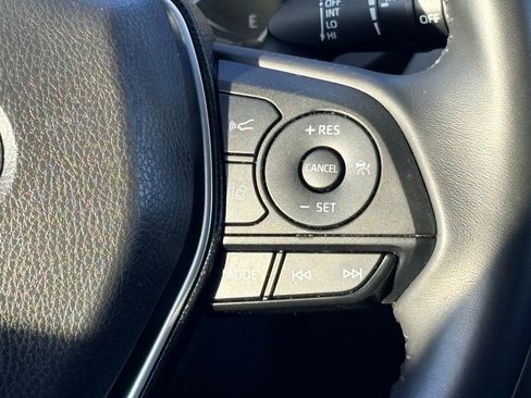 Used 2023 Toyota Venza LE image 25