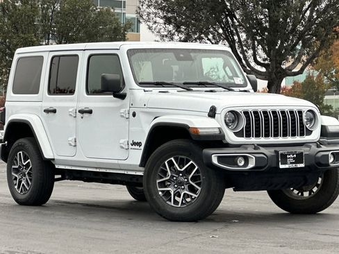Used 2025 Jeep Wrangler Sahara image 2