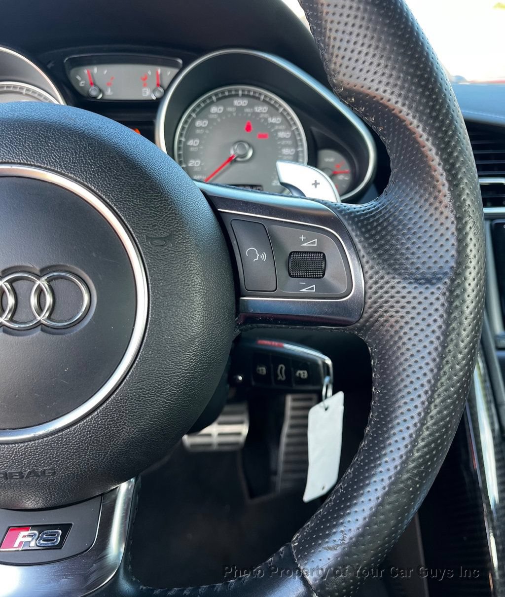 Used 2015 Audi R8 V8 w/ Extended Leather Package AWD/4WD image 33