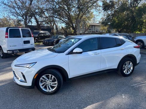 Used 2025 Buick Envista Preferred image 3