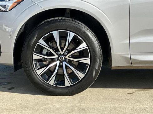 Certified 2025 Volvo XC60 B5 Plus image 30