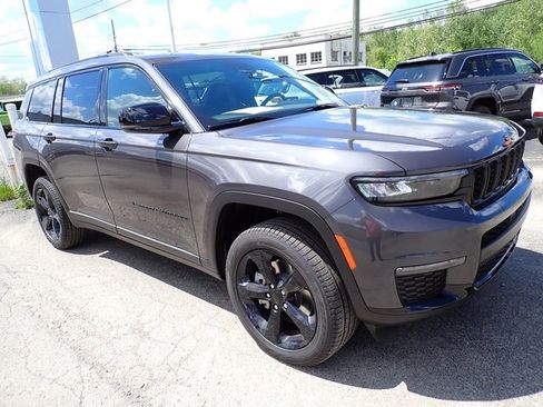 New 2025 Jeep Grand Cherokee L Limited w/ Black Appearance Package image 9