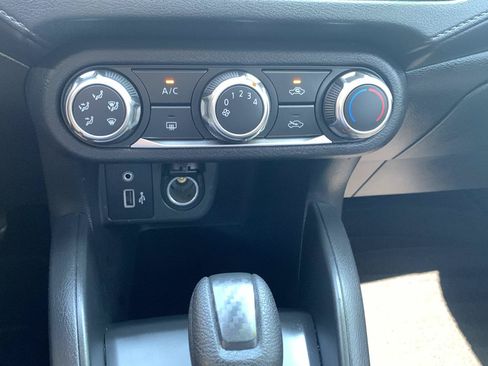 Used 2022 Nissan Versa S FWD image 24