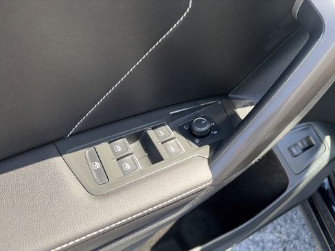 Used 2024 Volkswagen Tiguan SEL R-Line image 41