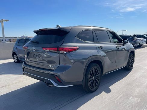 Used 2023 Toyota Highlander XSE image 3