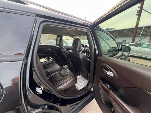Used 2014 Jeep Cherokee Trailhawk w/ Leather Interior Group AWD/4WD image 10
