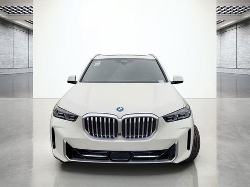 New 2026 BMW X5 xDrive50e w/ Premium Package image 3