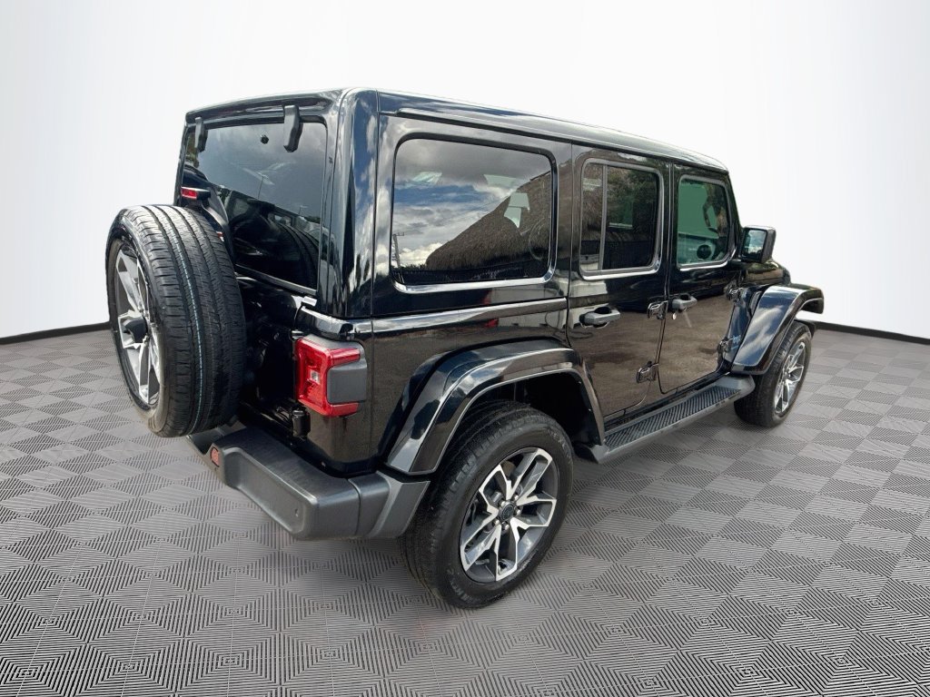Used 2024 Jeep Wrangler Unlimited w/ Convenience Group AWD/4WD image 6