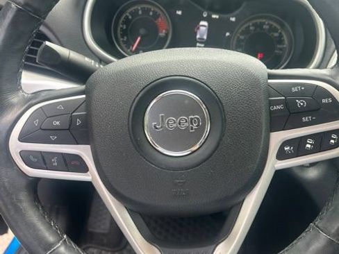 Used 2017 Jeep Cherokee Trailhawk AWD/4WD image 15