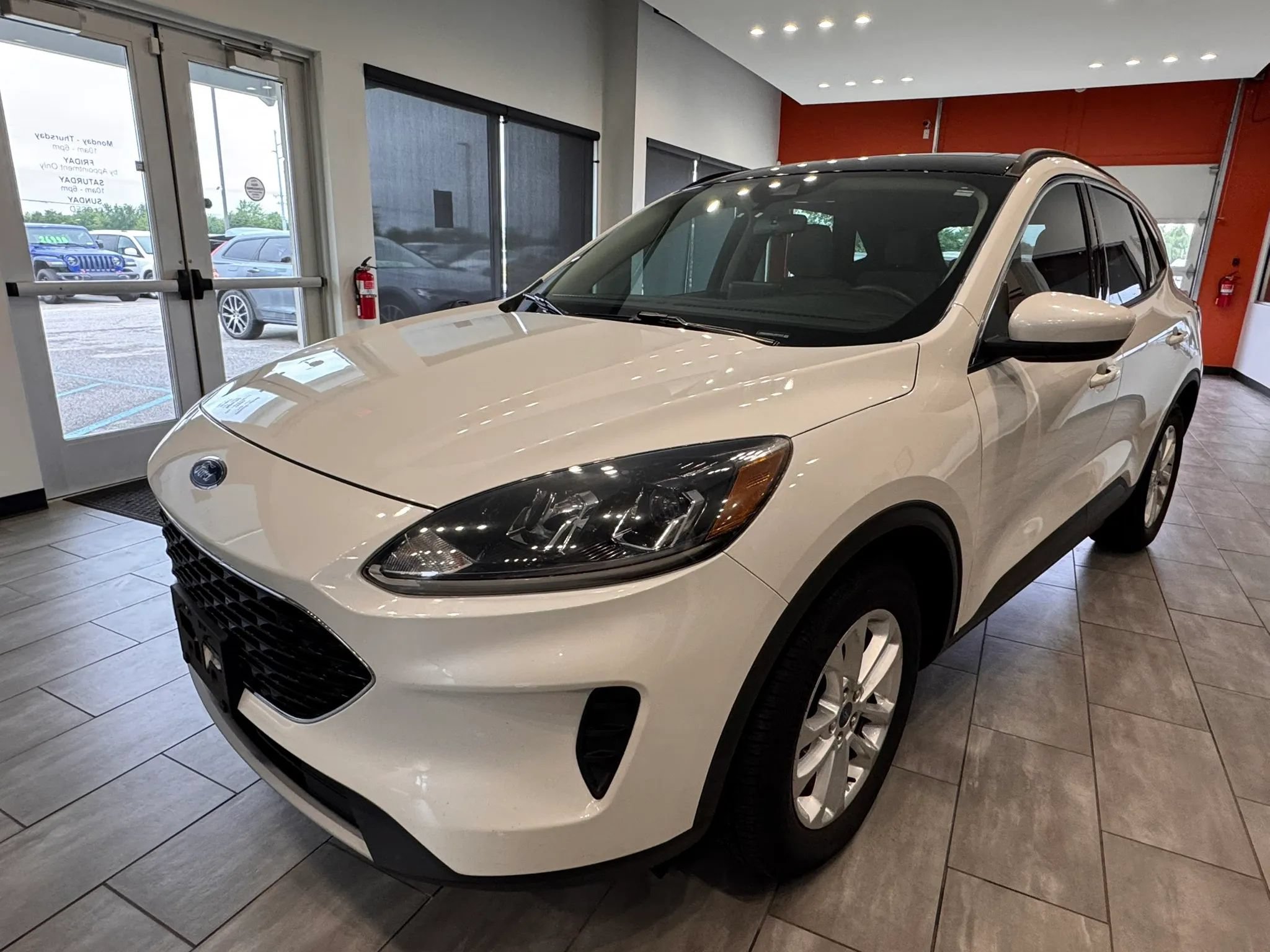 Used 2020 Ford Escape SE FWD image 8