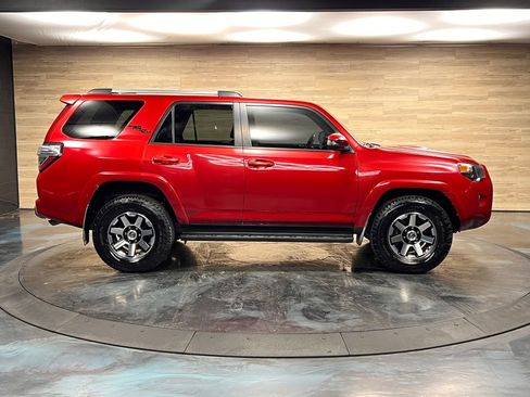 Used 2018 Toyota 4Runner TRD Off-Road Premium AWD/4WD image 28