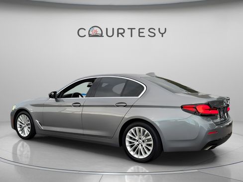 Used 2023 BMW 530i xDrive image 3