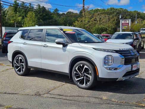 Used 2023 Mitsubishi Outlander SE image 7
