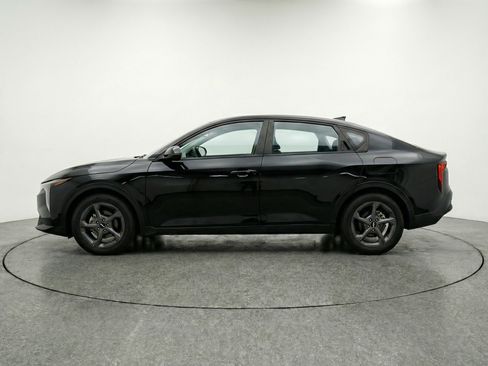 Used 2025 Kia K4 LXS image 5