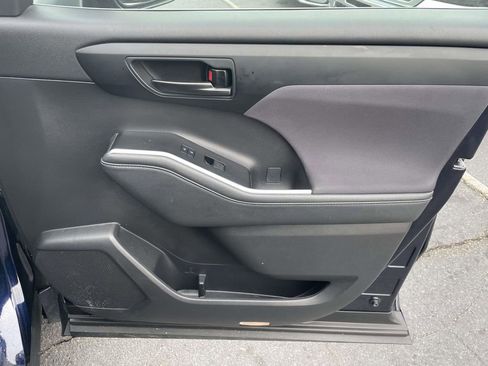 Used 2023 Toyota Highlander LE image 45