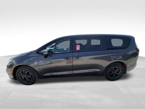 Used 2022 Chrysler Pacifica Touring-L w/ Uconnect Theater Family Group FWD image 33