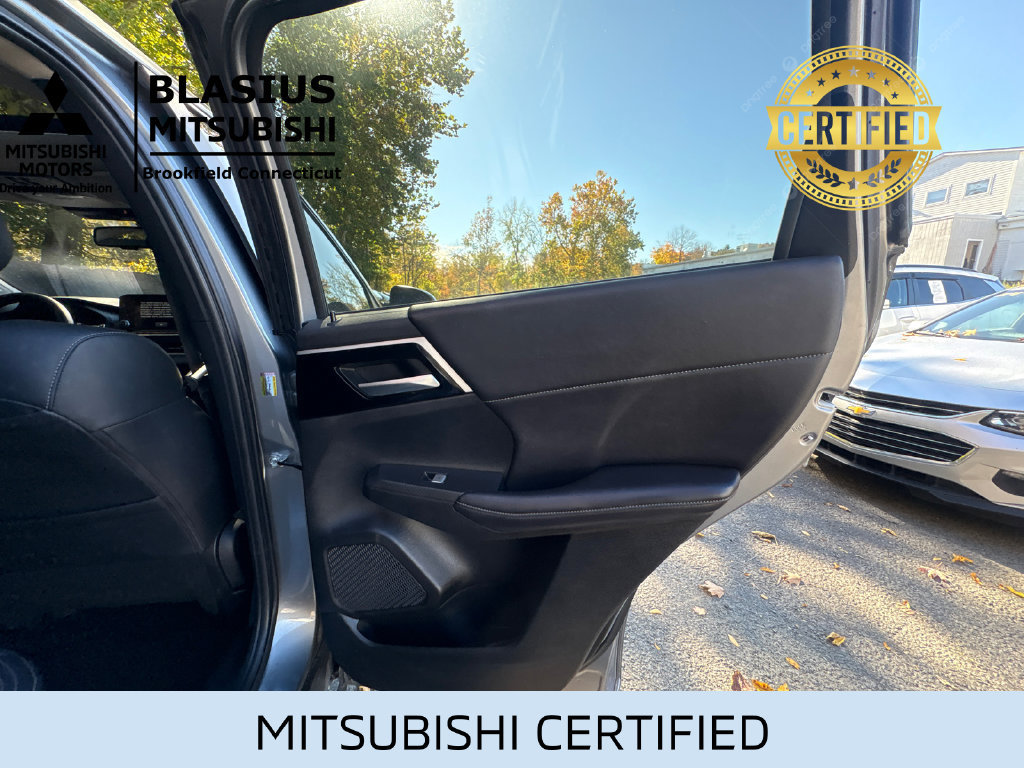 Used 2023 Mitsubishi Outlander 4WD Plug-In Hybrid image 27