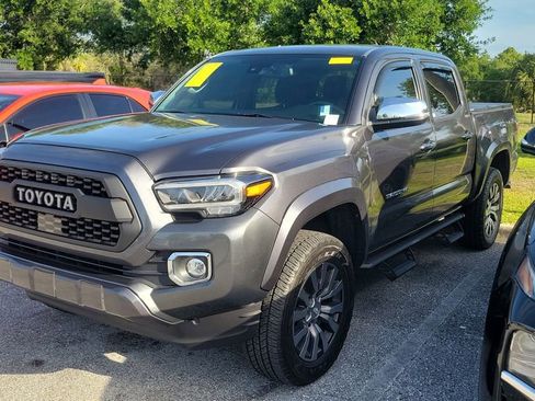 Used 2020 Toyota Tacoma Limited image 2