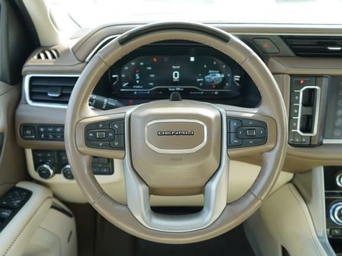Used 2023 GMC Yukon Denali w/ Advanced Technology Package AWD/4WD image 18