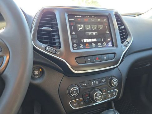 Used 2021 Jeep Cherokee Trailhawk AWD/4WD image 16