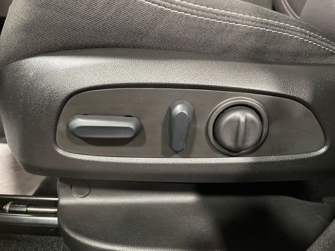 Used 2022 GMC Terrain SLE w/ Driver Convenience Package image 10