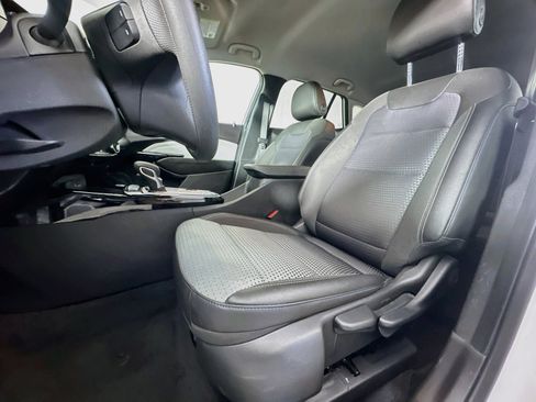 Used 2025 Chevrolet Trax LT FWD image 13