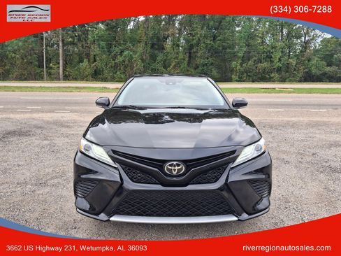 Used 2020 Toyota Camry XSE image 3