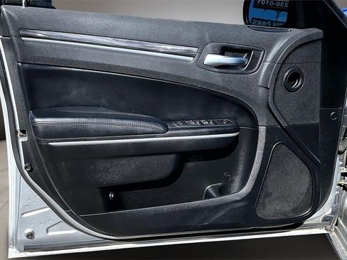 Used 2019 Chrysler 300 Touring w/ Chrome Appearance Package image 19