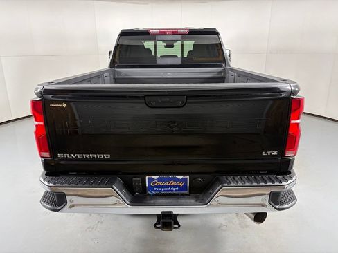 Used 2025 Chevrolet Silverado 2500 LTZ w/ LTZ Premium Package AWD/4WD image 8
