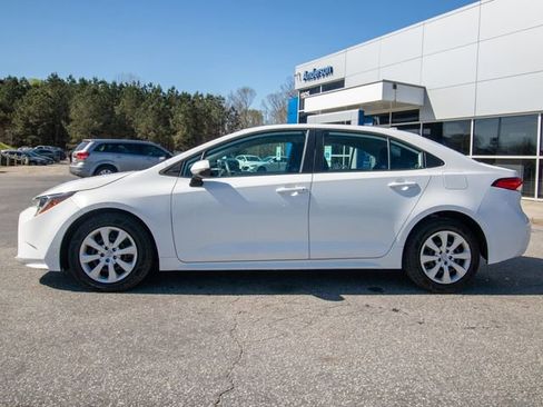 Used 2021 Toyota Corolla LE image 5