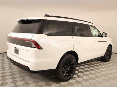 New 2025 Lincoln Navigator Reserve w/ Jet Appearance Package AWD/4WD image 22