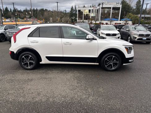 Certified 2023 Kia Niro SX image 4