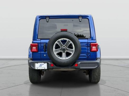 Used 2018 Jeep Wrangler Unlimited Sahara w/ Dual Top Group AWD/4WD image 7