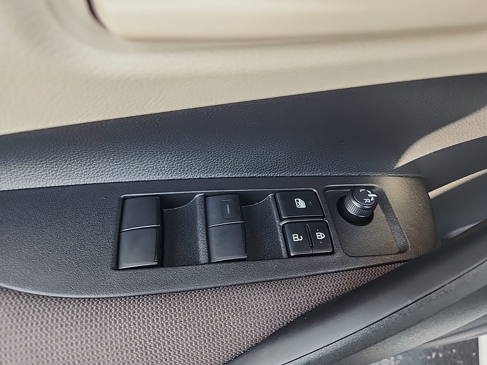 Used 2026 Toyota Corolla LE w/ LE Premium Package FWD image 28