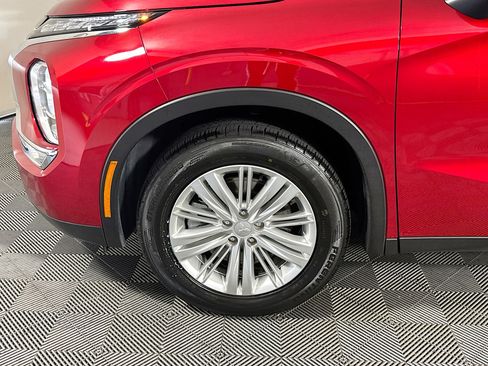 Used 2024 Mitsubishi Outlander ES FWD image 11
