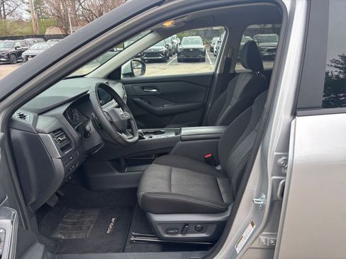Used 2025 Nissan Rogue SV FWD image 28