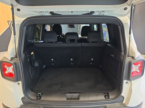 Used 2021 Jeep Renegade Latitude w/ Sun & Sound Group FWD image 30