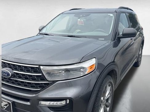 Used 2020 Ford Explorer XLT w/ Equipment Group 202A AWD/4WD image 2