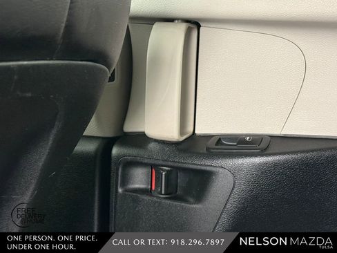 Used 2021 Chrysler Voyager Lxi FWD image 37