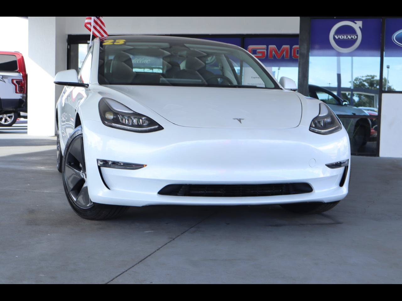 Used 2023 Tesla Model 3 Standard Range RWD image 1